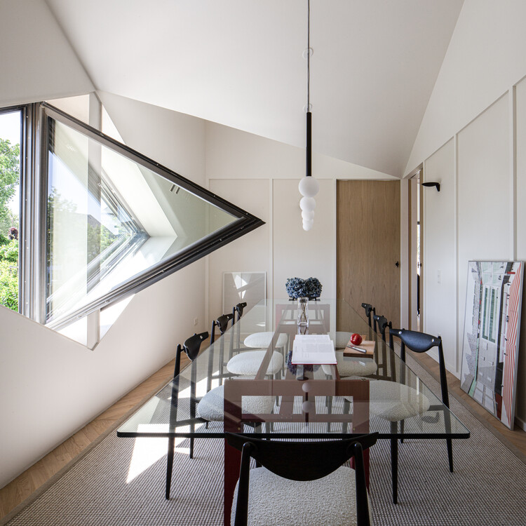 Domaine Claude Bentz / Studio Jil Bentz - Интерьерная фотография, Стол, Стул, Окна, Балка