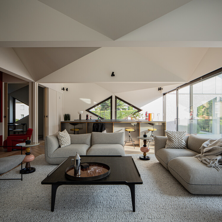 Domaine Claude Bentz / Studio Jil Bentz - Интерьерная фотография, Гостиная, Диван, Стол
