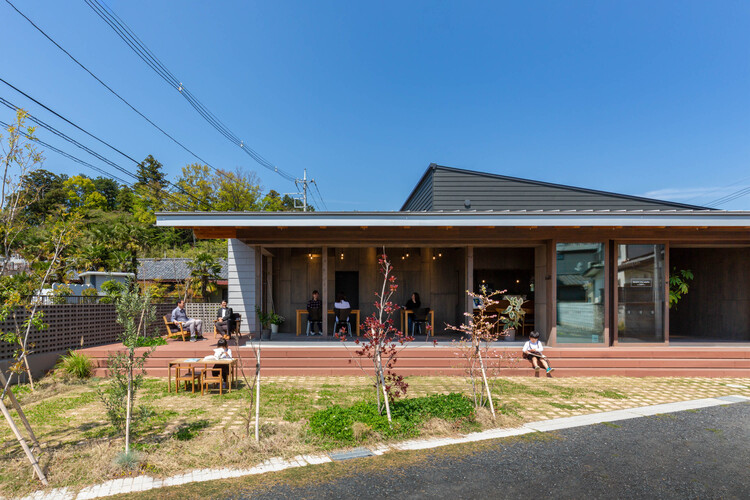 SMS Питомник / HIBINOSEKKEI + Youji no Shiro - Экстерьерная фотография, Фасад