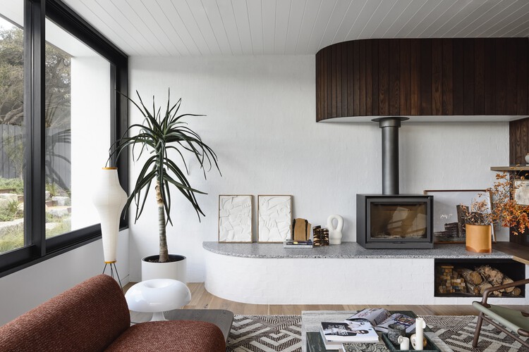 Sorrento Beach House / Jost Architects - Интерьерная фотография, Гостиная, Диван, Столешница