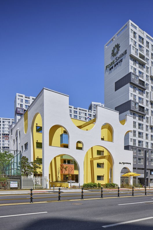 Детский сад Songpa Wirye / TAAL Architects - Наружная фотография, окна, фасад