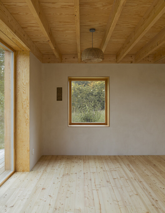 Casa De Mi Luna / Studio Circle Growth - Интерьерная фотография, Окна, Балка