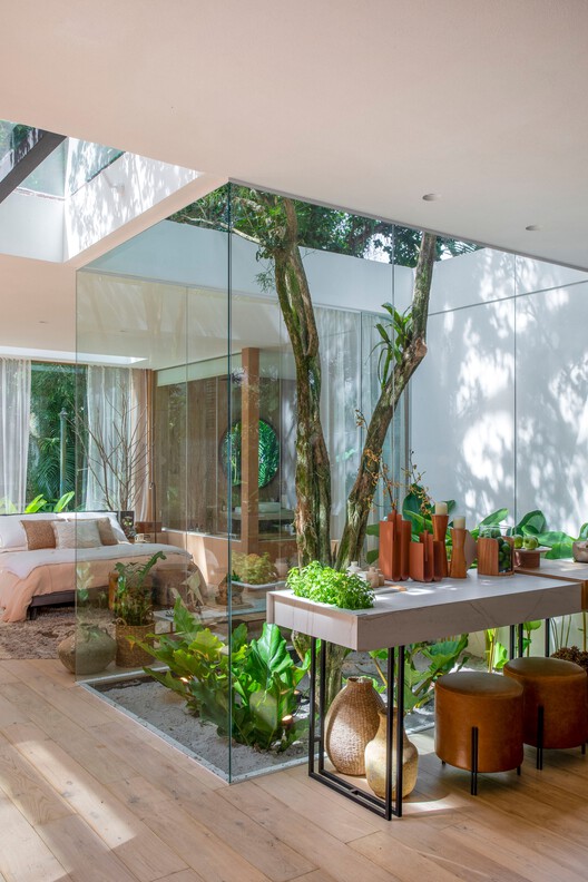 Senses House / UP3 Arquitetura - Фотография интерьера, стол, балка