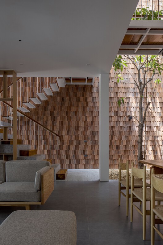 NA House / Dom Architect Studio - Фотография интерьера, гостиная, балка