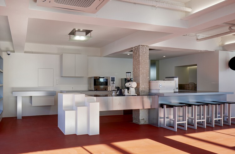 CourtSide Café / TCTC — Фотография интерьера, кухня, стол, столешница, стул