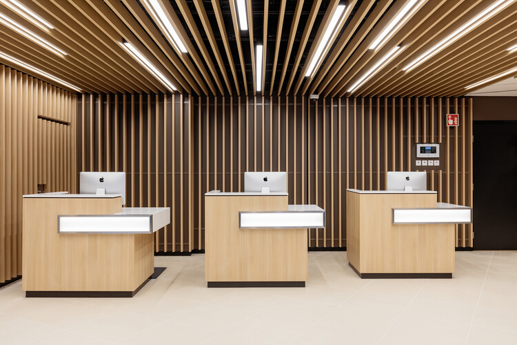 Отель Courtyard by Marriott Tampere City / ALA Architects — Фотография интерьера, кухня, стул