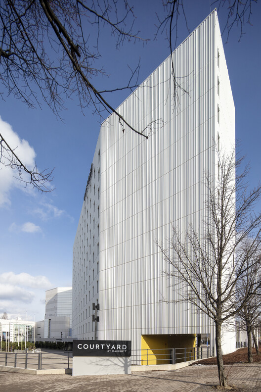 Отель Courtyard by Marriott Tampere City / ALA Architects – Фотография экстерьера, фасад