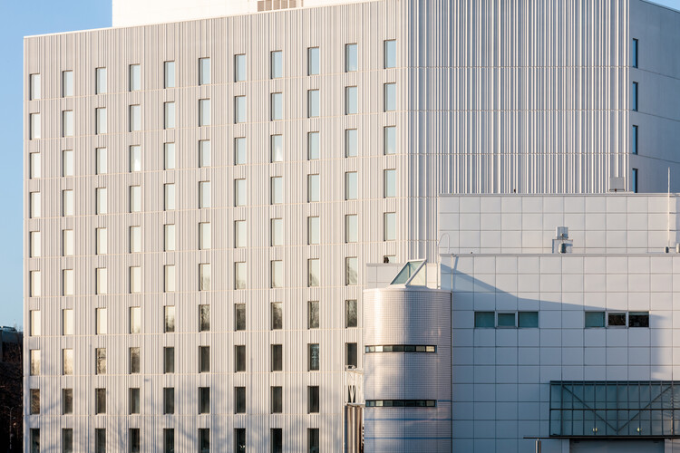 Отель Courtyard by Marriott Tampere City / ALA Architects — фотография экстерьера, окна, фасад