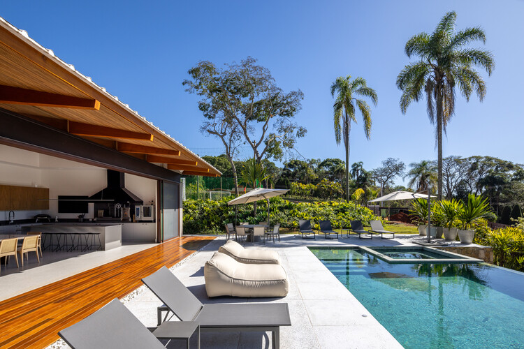 FA House / Rocco Arquitetos - Фотография экстерьера, стул