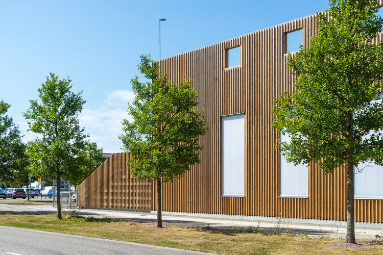 Школа Энгсдалс / STADSTUDIO AB - Фотография экстерьера, фасад