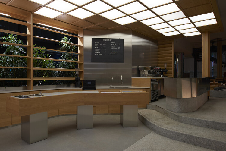 Alchemist Coffee на Orchard Road / Wynk Collaborative — фотография интерьера, стол, балка