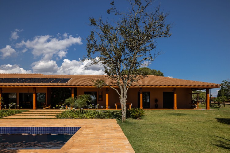 Дом Марилу / Piúna Arquitetura - Фотография экстерьера, окна, фасад, сад
