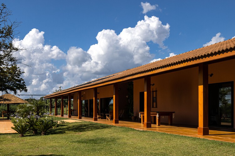 Дом Марилу / Piúna Arquitetura - Фотография экстерьера, окна, фасад