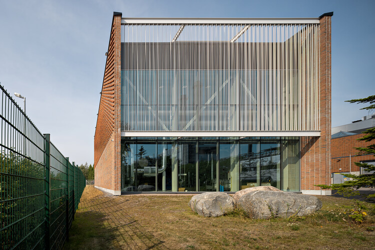 Здание теплового насоса Вуосаари / Virkkunen & Co Architects — фотография экстерьера, фасад