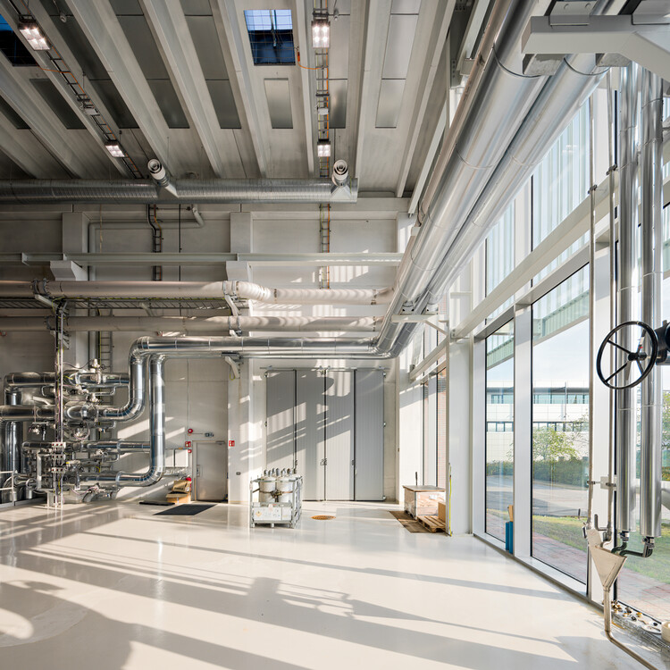 Здание теплового насоса Вуосаари / Virkkunen & Co Architects - Фотография интерьера, окна, балки