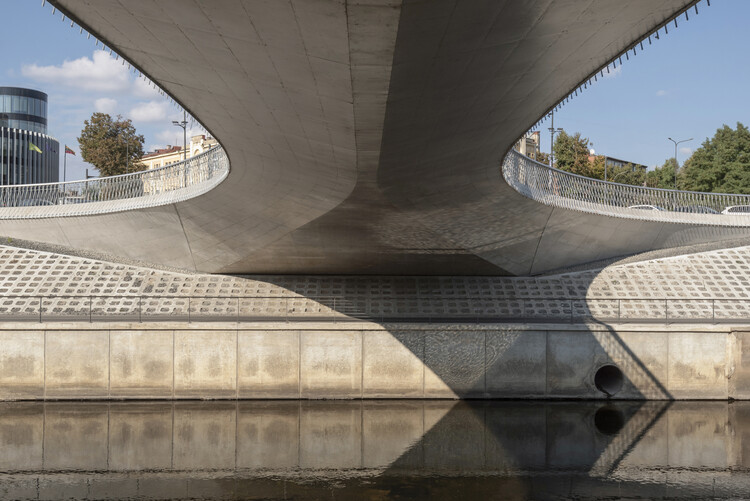 Bridge Plaza / KILD - Фотография интерьера, Бетон, Балка