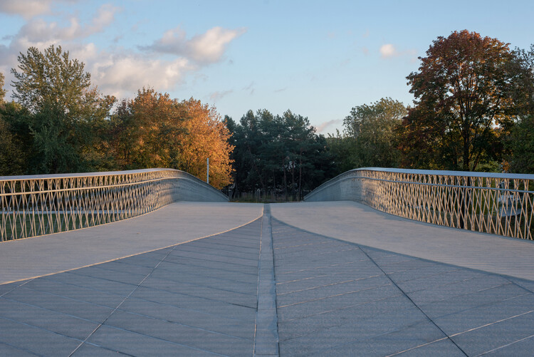 Bridge Plaza / KILD - Экстерьерная фотография