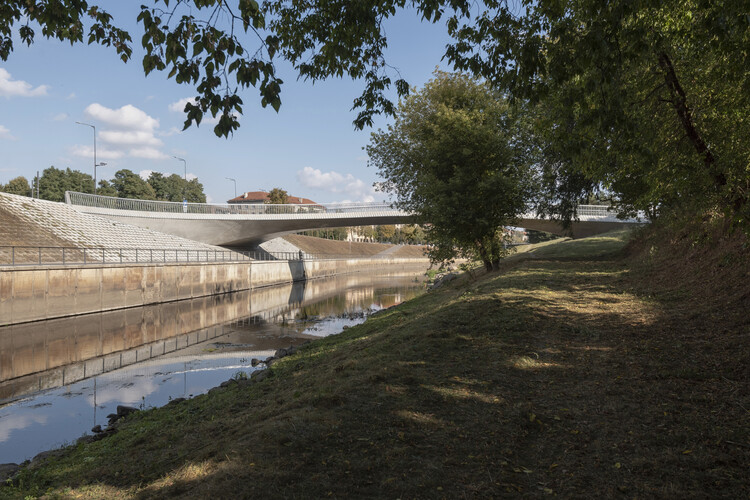 Bridge Plaza / KILD - Экстерьерная фотография