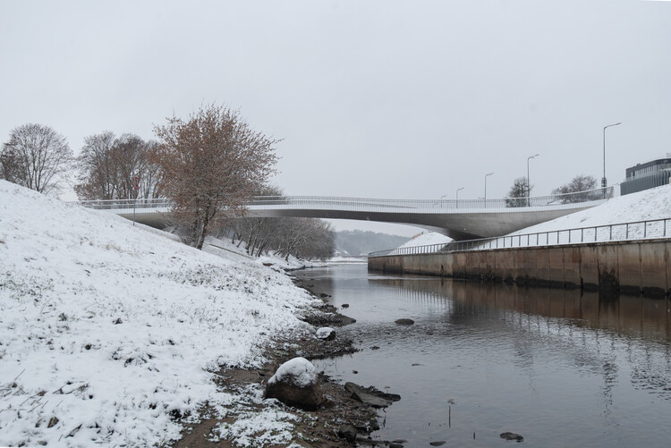 Bridge Plaza / KILD - Экстерьерная фотография, Набережная, Балка