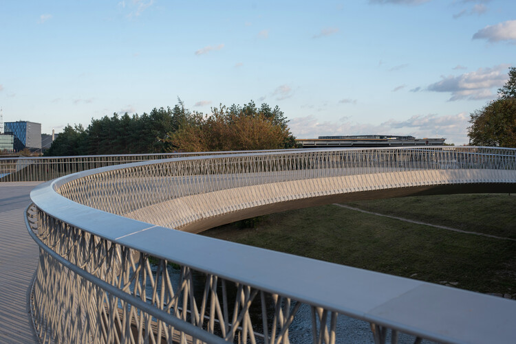 Bridge Plaza / KILD - Экстерьерная фотография
