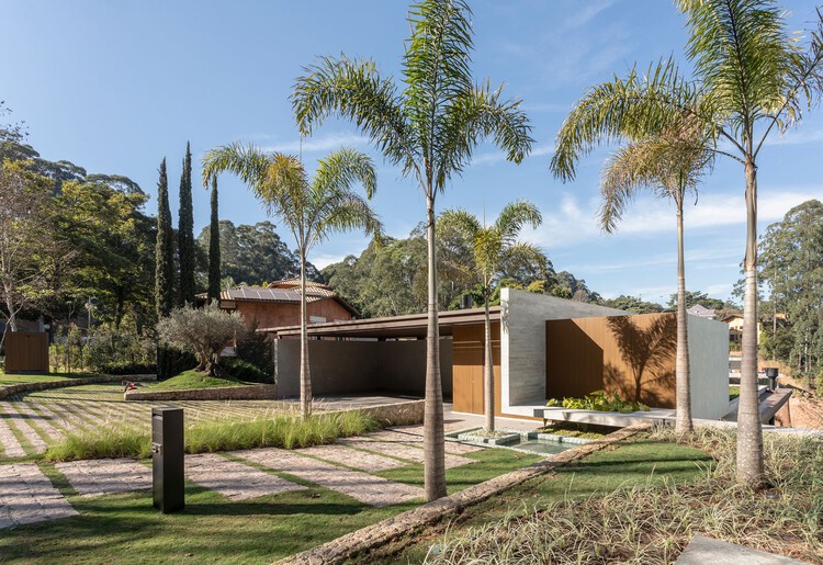 RZ Residence / Padovani Arquitetos - Экстерьерная фотография, фасад, сад