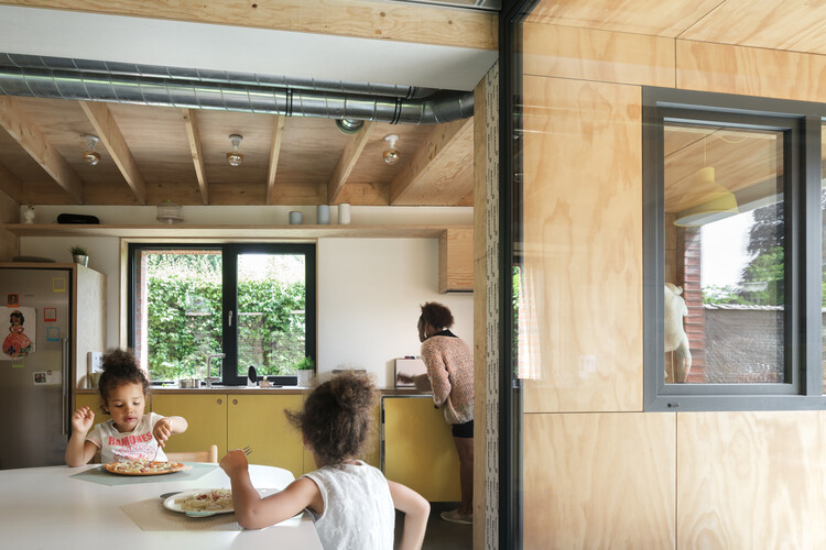 tmEK House / BLAF Architecten - Фотография интерьера, окна, стол