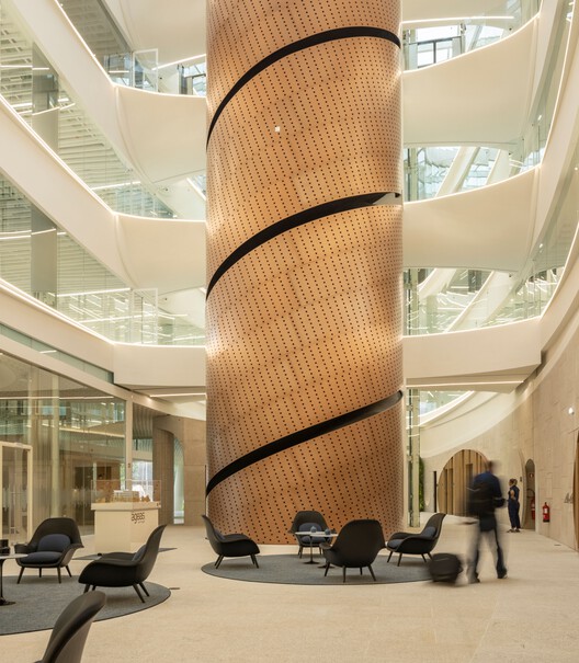 ICON Douro Building / Луис Педро Силва, arquitecto Lda – Фотография интерьера, освещение, стул