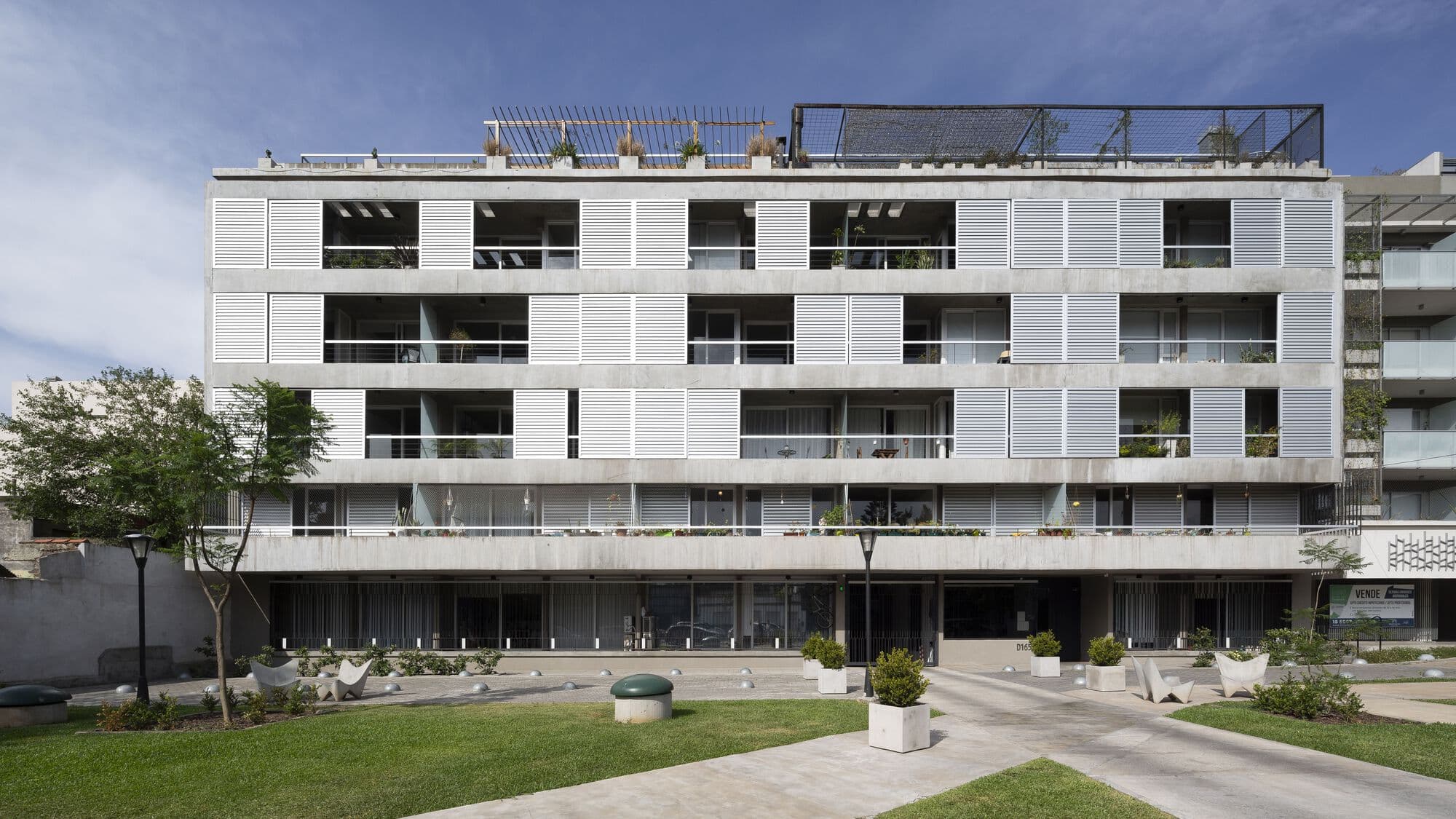 Донадо 1655 Жилой дом / ESHH Arquitectura