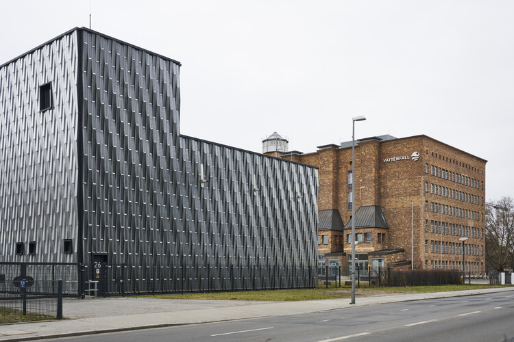Энергетическая установка Umspannwerk Sellerstrasse / Heide & von Beckerath - Фотография экстерьера, фасад, окна