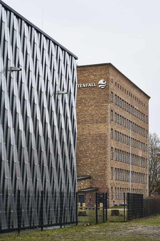 Энергетическая установка Umspannwerk Sellerstrasse / Heide & von Beckerath - Фотография экстерьера, окна, фасад