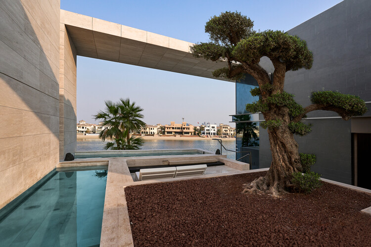 Каркасный дом Allure House / EAA-Emre Arolat Architecture - Экстерьерная фотография, фасад, двор