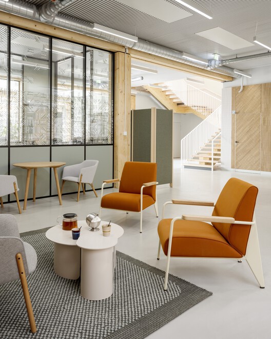 Штаб-квартира RATP Habitat / Atelier du Pont - Фотография интерьера, гостиная, стол, стул