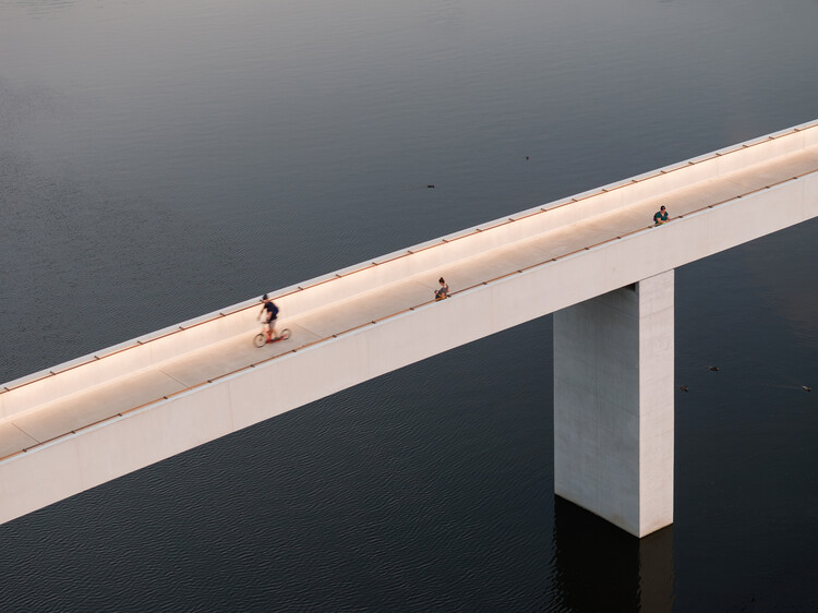 Пешеходный мост Штванице в Праге / Blank Architekti sro + Bridge Structures sro - Фотография интерьера, перила