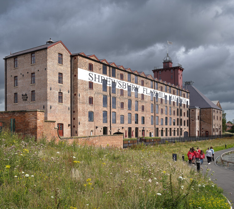 Shrewsbury Flaxmill Maltings / Feilden Clegg Bradley Studios — фотография экстерьера, окна