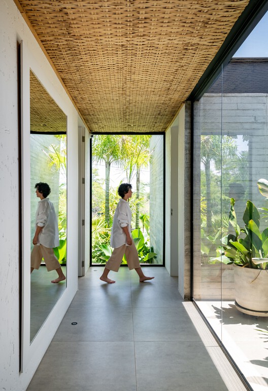 Jandayas House / Sala 03 Arquitetura - Фотография интерьера, сада