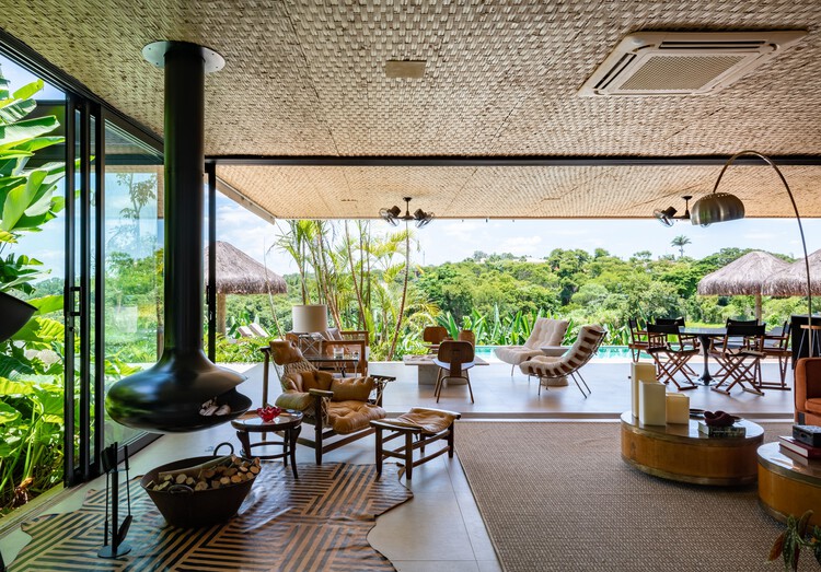 Jandayas House / Sala 03 Arquitetura - Фотография интерьера, стол, стул, патио