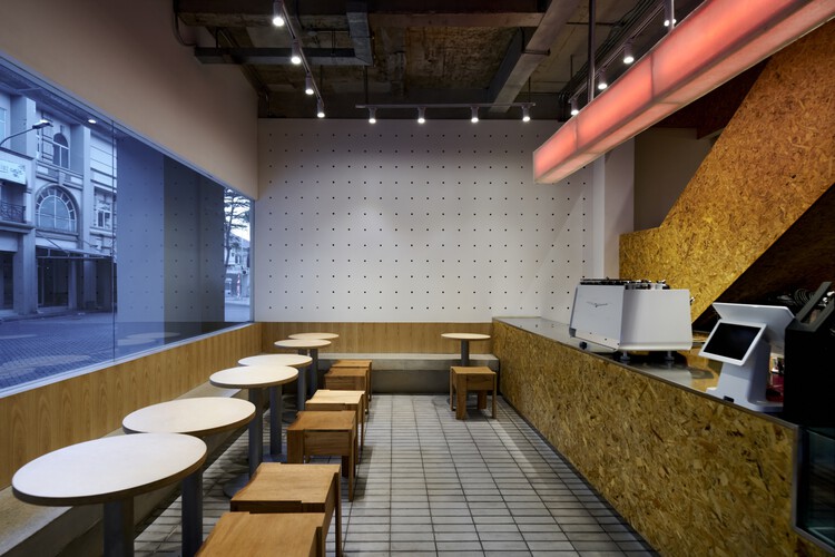 Hakken Café and Store / Studio Kota - Фотография интерьера, стол, стул