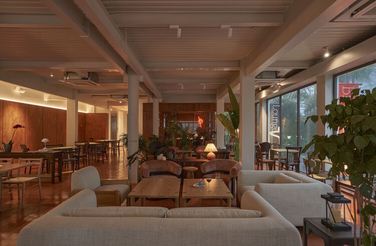 Флагманский магазин и пекарня Bakes / The Lab Saigon — фотография интерьера, гостиная