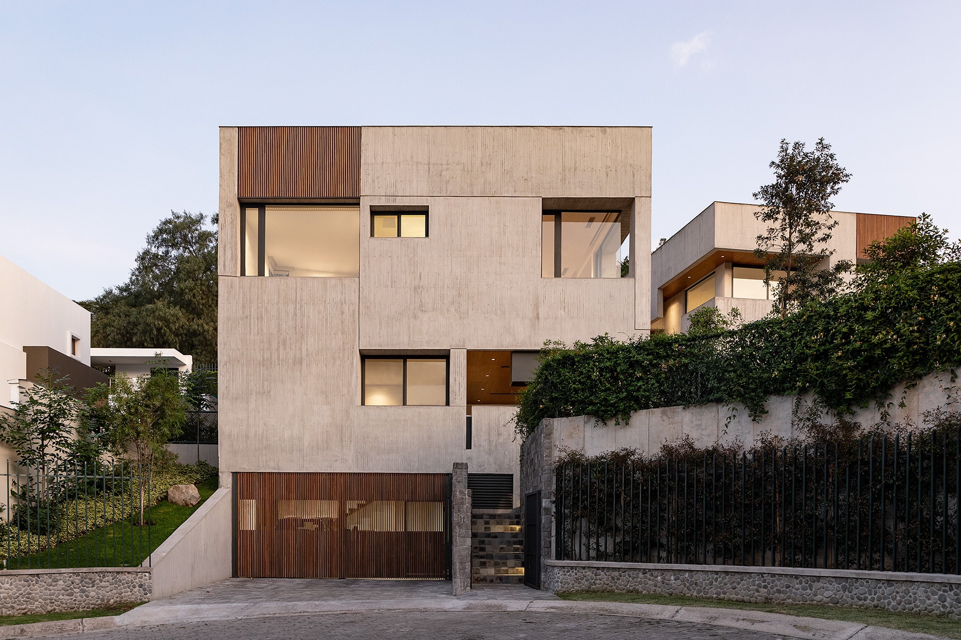 Дом Фрагменто / Diez + Muller Arquitectos