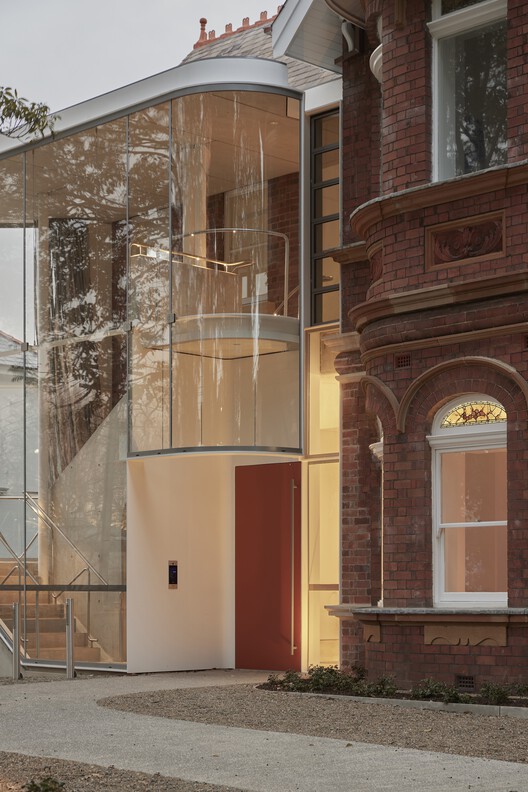 Офисы Campbel House / Tonkin Zulaiha Greer Architects — фотография интерьера, окон, фасада