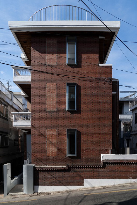 Hongdam Studio Seoul / ОФИС - Фасадная фотография, Окна, Кирпич, Фасад