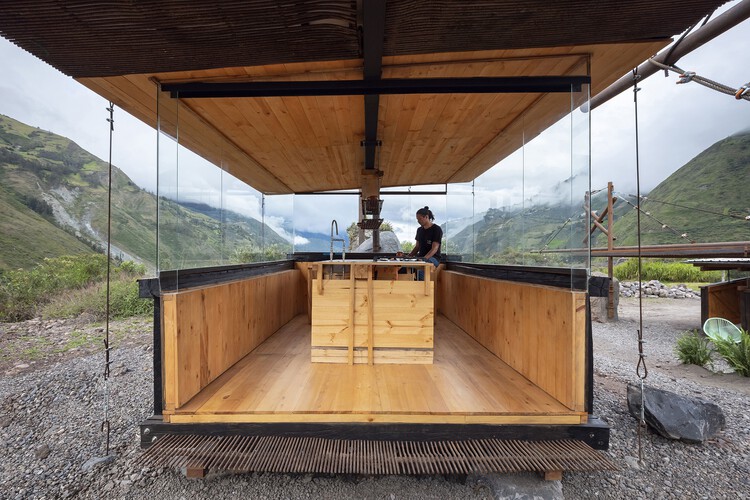 Хижина в Ла Кантера / La Cabina de la Curiosidad — Фотография интерьера, кухня, балка