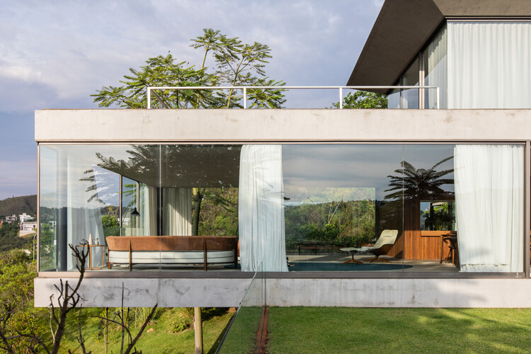 EG House / Play Arquitetura - Фотография экстерьера, стул, фасад, сад