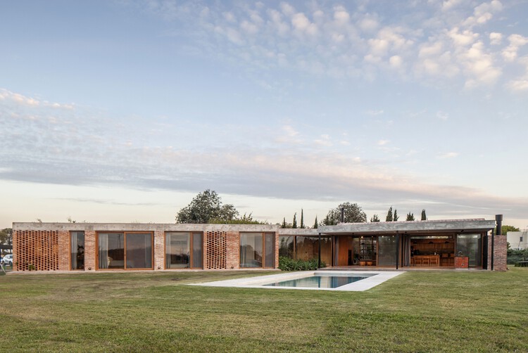 Volt House / Estudio PK - Фотография экстерьера, фасад, окна