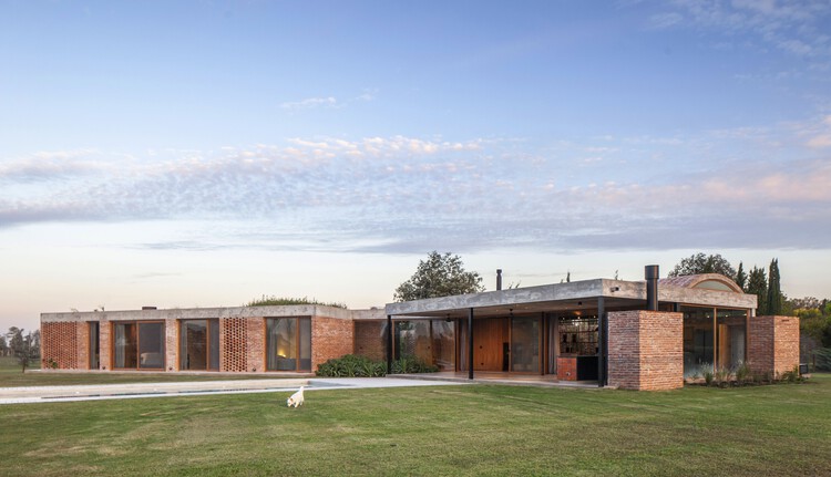 Volt House / Estudio PK - Фотография экстерьера, окна, фасад