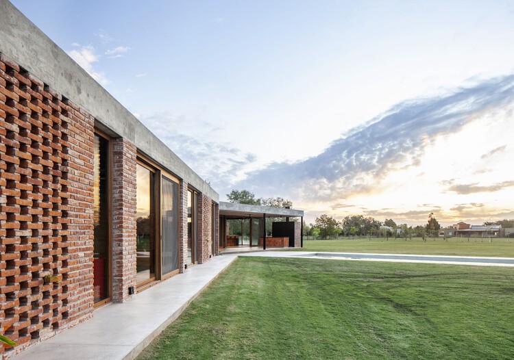 Volt House / Estudio PK - Фотография экстерьера, окна