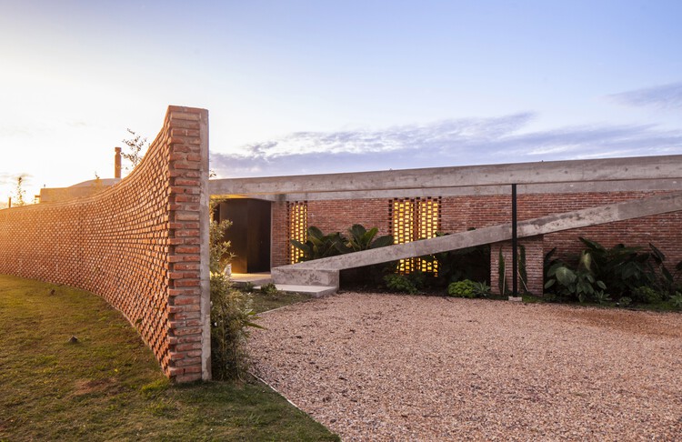 Volt House / Estudio PK - Экстерьерная фотография, Кирпич