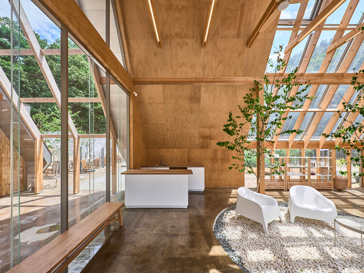 Ферма Мангми / Todot Architects and Partners - Фотография интерьера, ванная комната, балка, стул, окна