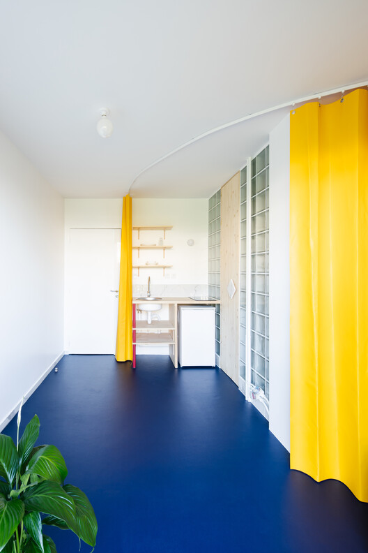 Ridel Apartment / miogui - Интерьерная фотография, Стул, Окна