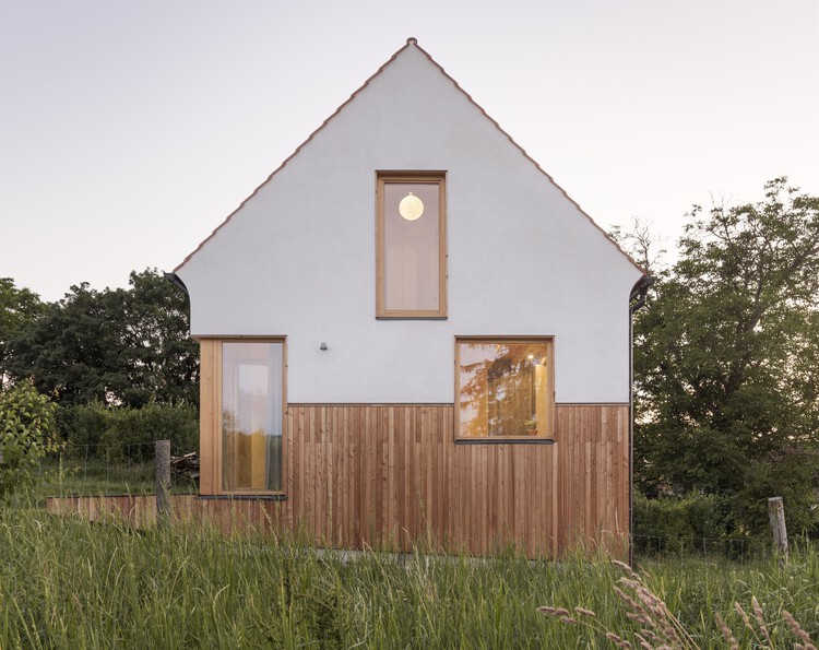 Casa De Mi Luna / Studio Circle Growth - Экстерьерная фотография, окна, дверь